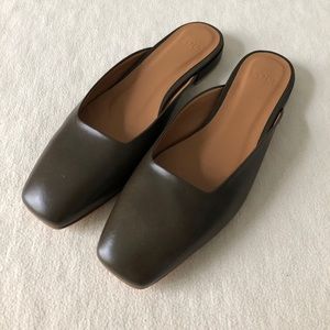 LOQ Lucia slides in Bosque